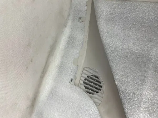 OEM 769112853R Etu Oikea Pilarikansi Renault Trafic image 3