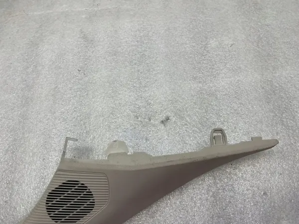 OEM 769112853R Etu Oikea Pilarikansi Renault Trafic image 4