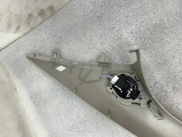 OEM 769112853R Etu Oikea Pilarikansi Renault Trafic image 7