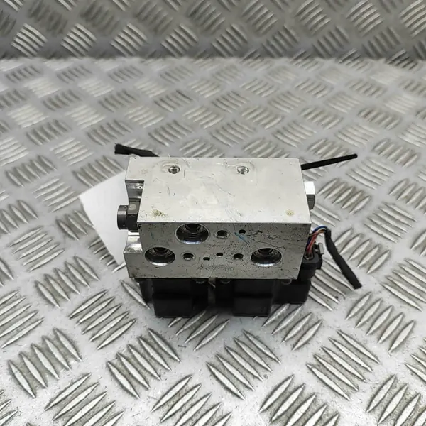 Skoda A/C expansionsventil OEM 1EA816702A - Begagnad image 2