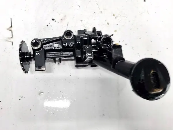 Nissan Primera Olje pump 2003 1.9L 7700600252 image 3