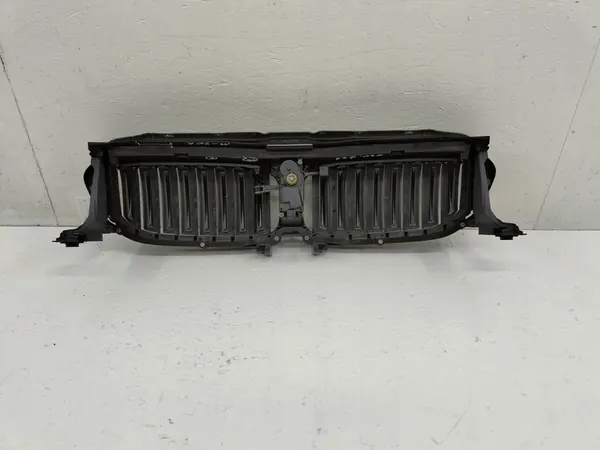 BMW 5 G30 G31 Grill OEM 7497279 image 2