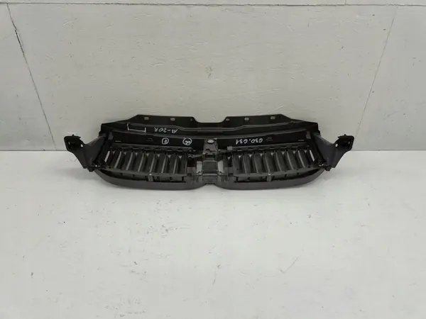 BMW 5 G30 G31 Grill OEM 7497279 image 3