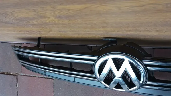 Volkswagen Tiguan I Lift Front Bumper Grill 5N0853651J image 6