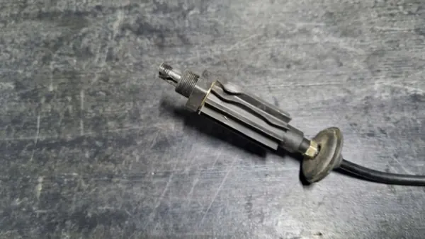 VW T4 2.4 D Kaasulinkki OEM 5543543 - Käytetty image 3