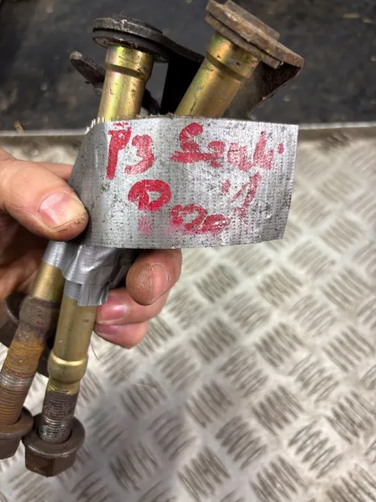 Tornillo de Trineo Delantero Mitsubishi Pajero III OEM image 3