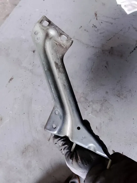 Audi Q5 8R voor linker spatbordbeugel OEM 8R0821135 image 2