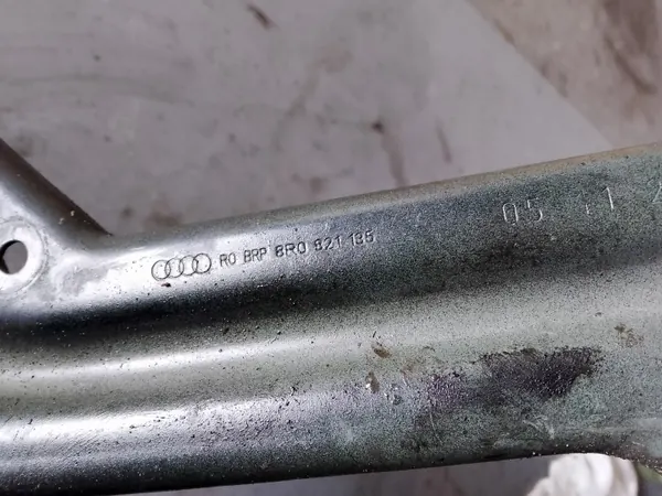 Audi Q5 8R voor linker spatbordbeugel OEM 8R0821135 image 3
