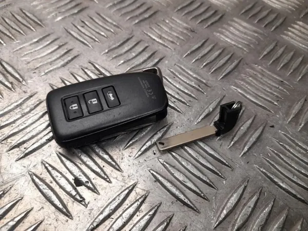 Avain Lexus RX 2021 OEM 82X2K2R - Käytetty kunto image 3