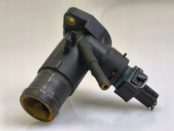 Jäähdytysputki AUDI 80 AVANT 1.9L diesel 1994 OEM 068121133AE image 3