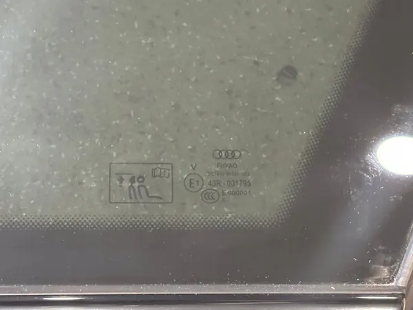Audi A4 B9 bakre höger karossglas OEM 8W9845298S image 4