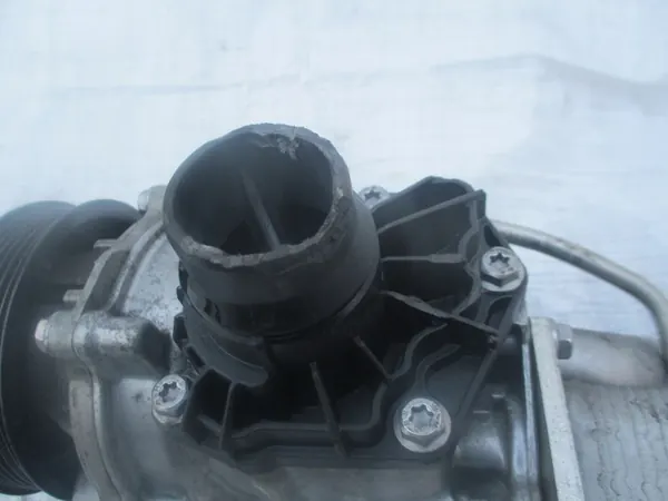 Vattenpump 1.6 Turbo Opel Astra J K Insignia A image 9