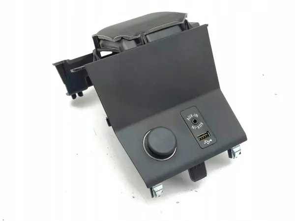 BMW USB-Steckdose OEM 9283144 für i3 2015 image 2