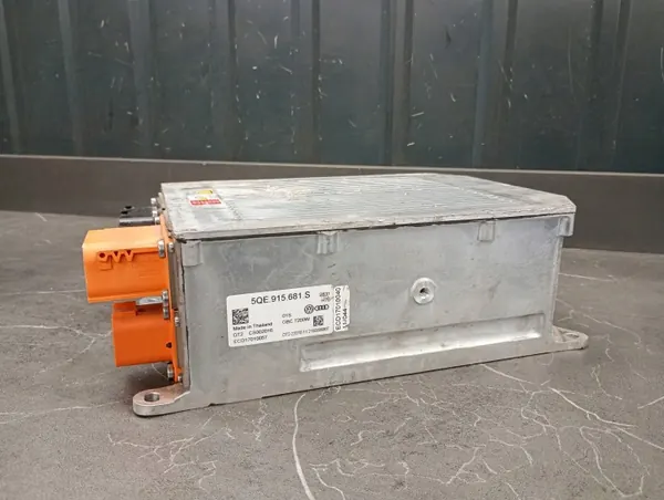 Module chargeur Audi A6 C8 OEM 5QE915681S image 6