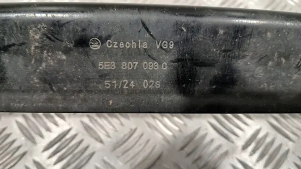 Etupuskuri Skoda Octavia IV 2019-2026 OEM image 7