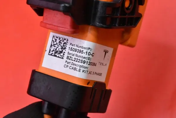 Puerto de carga Tesla Model Y OEM 1501773-60-B image 10