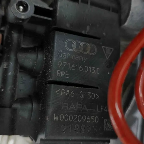 Porsche Taycan Luftfederungskompressor OEM 9J1616006D image 8