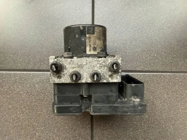 Bomba ABS OEM 1K0614117H - Unidad de control usada image 2