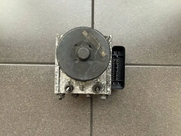 Bomba ABS OEM 1K0614117H - Unidad de control usada image 3