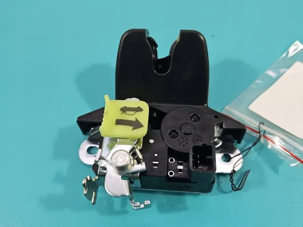 Baklucka Lås 81230F2010 Hyundai Elantra VI 15-20 image 5