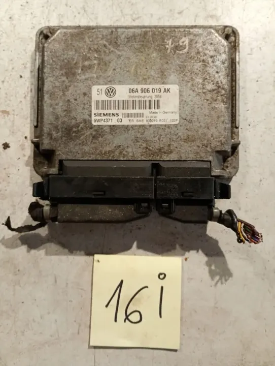 Unité de Commande Moteur VW GOLF IV OEM 06A906019AK image 2