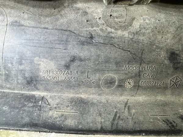 JEEP GRAND CHEROKEE WK2 LIFT 17- Framskärmsspoiler OEM image 6