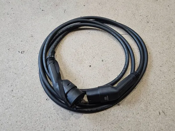 Cable de carga EV Hyundai OEM LPV18507 - Usado image 2