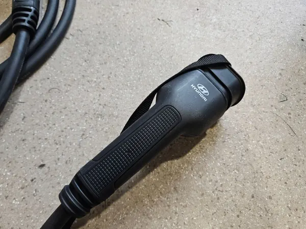 Cable de carga EV Hyundai OEM LPV18507 - Usado image 10