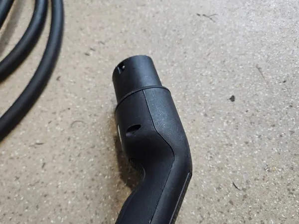 Cable de carga EV Hyundai OEM LPV18507 - Usado image 8