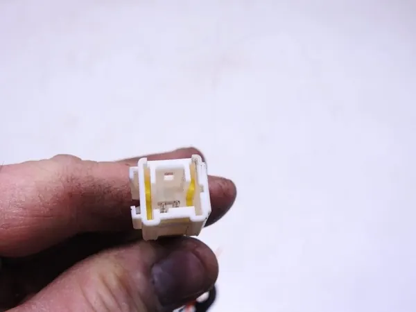 Boucle de ceinture avant gauche OEM 96815079XT image 3