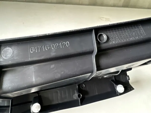 Capa cinto traseiro Toyota Auris II OEM 64716 02120 image 5