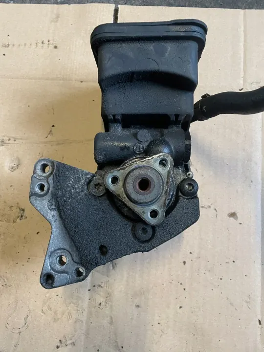 BMW E46 2.0D servostyrpump OEM 6756575 image 2