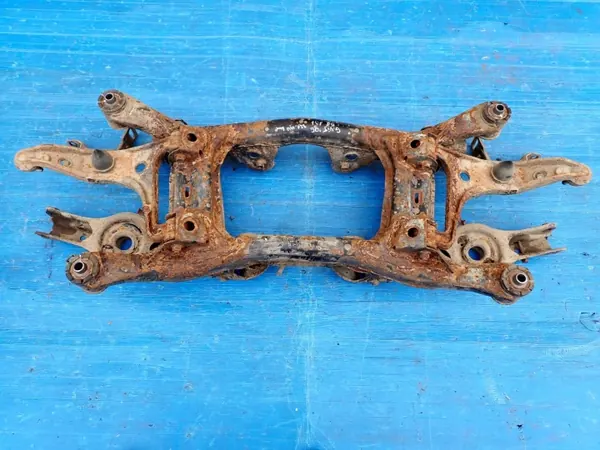 Suzuki Grand Vitara II achterbalk met armen OEM image 4