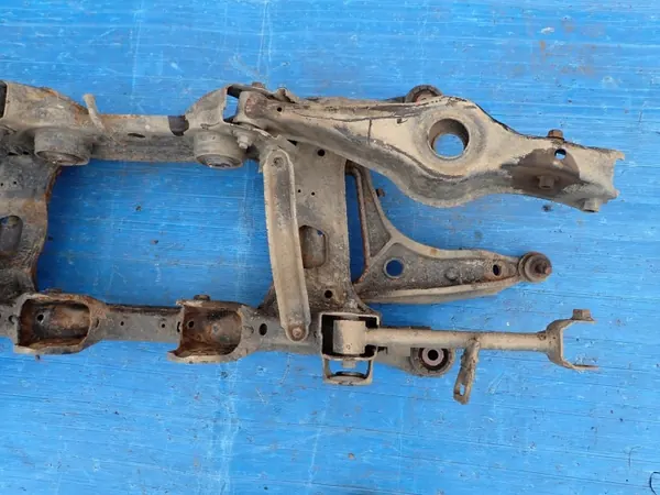 Suzuki Grand Vitara II achterbalk met armen OEM image 7