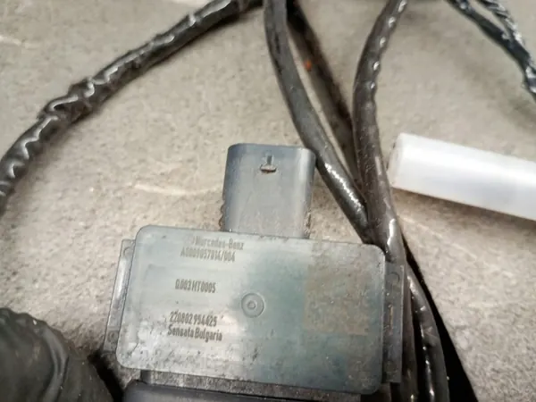 Oil Temperature Sensor Mercedes-Benz Sprinter W907 W910 A0009057814 image 2