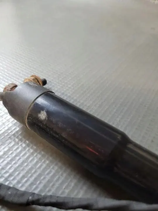 Oikea tavaratilan luukun toimilaite VW TOUAREG 3.0L diesel 2011 image 2