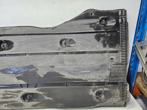Protector Inferior Derecho Audi OE 5Q0825202L image 3