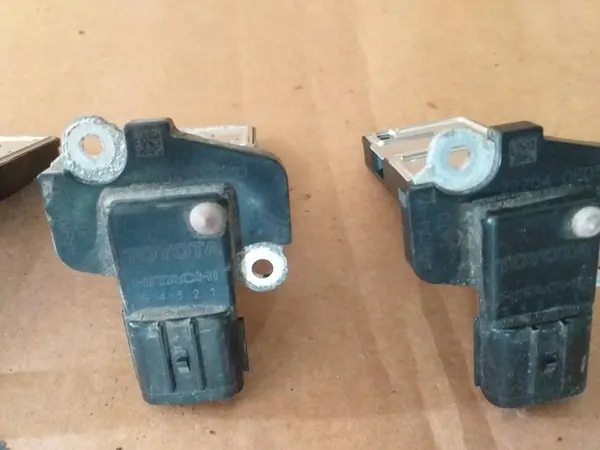 Toyota Tundra Land Cruiser Luftmassenmesser OEM image 3