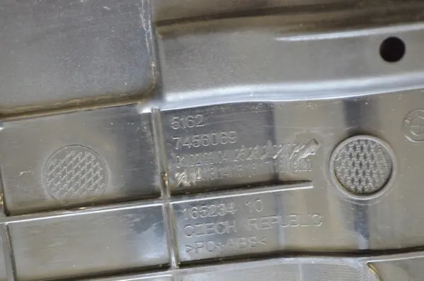 Aileron arrière BMW F40 OEM 7456070 - Noir Saphir image 4