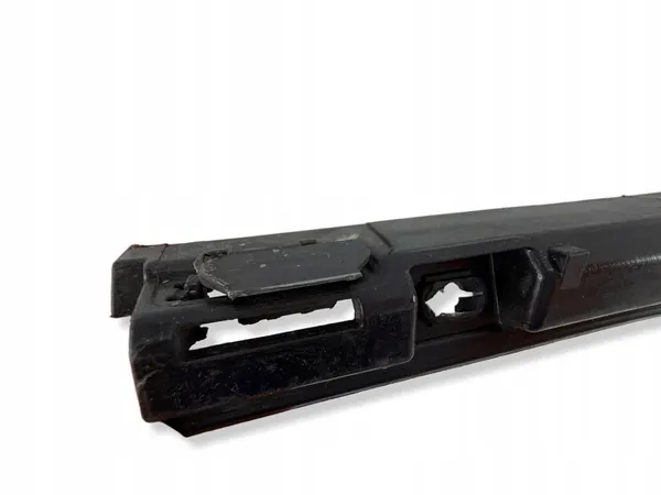 Volkswagen Golf VIII 2020 Garniture de seuil gauche image 5