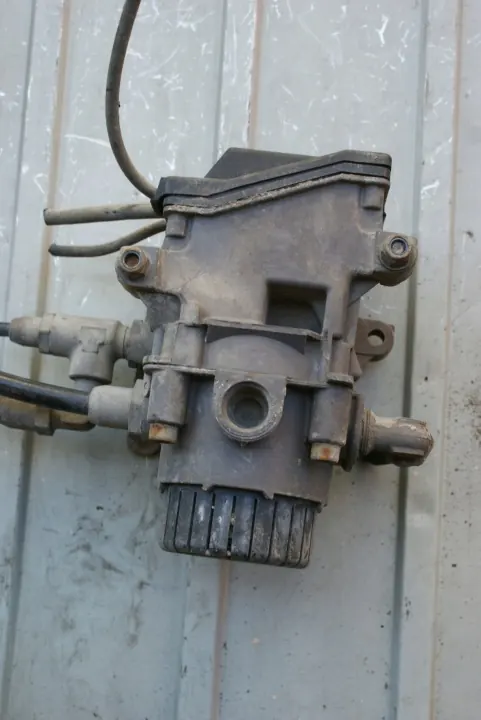Single EBS Modulator SCANIA 124 OEM 1499799 image 3