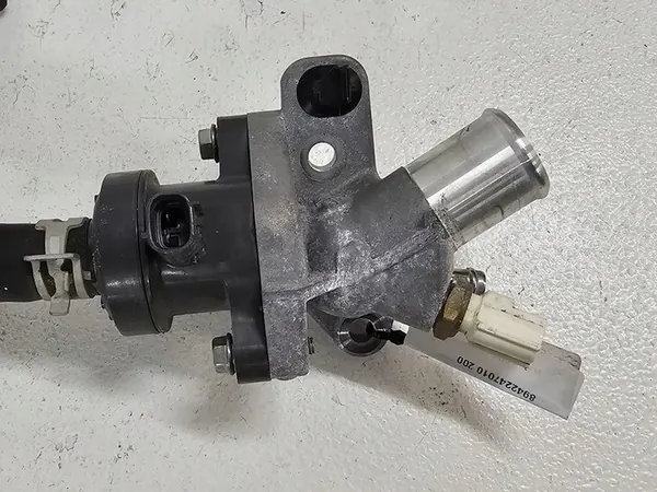 TOYOTA C-HR 1.8 B HÍBRIDO CARCASA DEL TERMOSTATO 8942247010 image 2