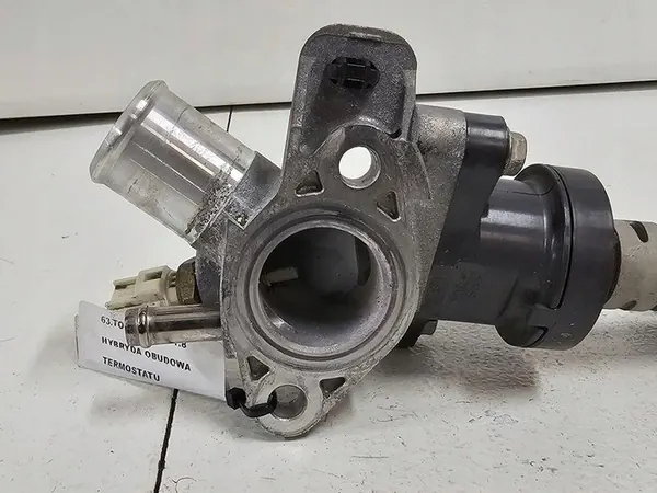 TOYOTA C-HR 1.8 B HÍBRIDO CARCASA DEL TERMOSTATO 8942247010 image 3