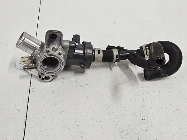 TOYOTA C-HR 1.8 B HÍBRIDO CARCASA DEL TERMOSTATO 8942247010 image 4