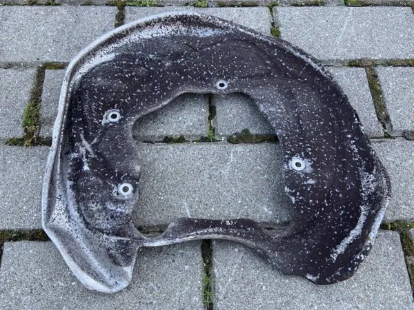 Audi OE 80A615611A Bremsenschild hinten links image 2