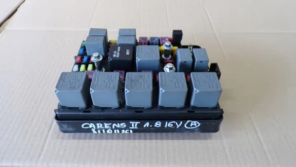 KIA CARENS II zekeringkast OEM - Gebruikte staat image 2