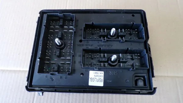 KIA CARENS II zekeringkast OEM - Gebruikte staat image 4