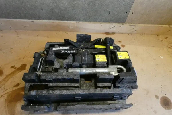 Renault OE 995016340R Support Roue de Secours image 3