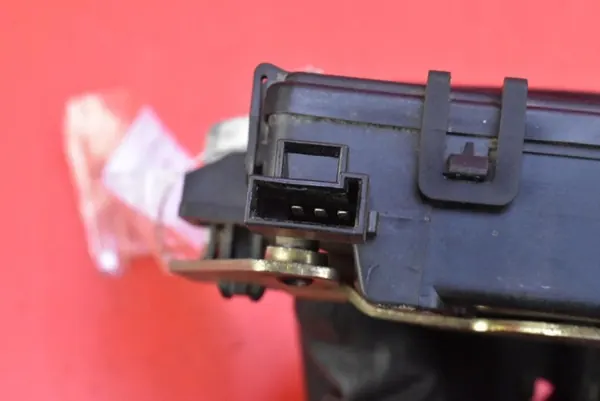Fecho porta-malas OEM 495058724 para Opel Astra III H image 8
