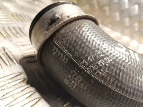 Mercedes-Benz E W211 Intercooler-Schlauch image 4